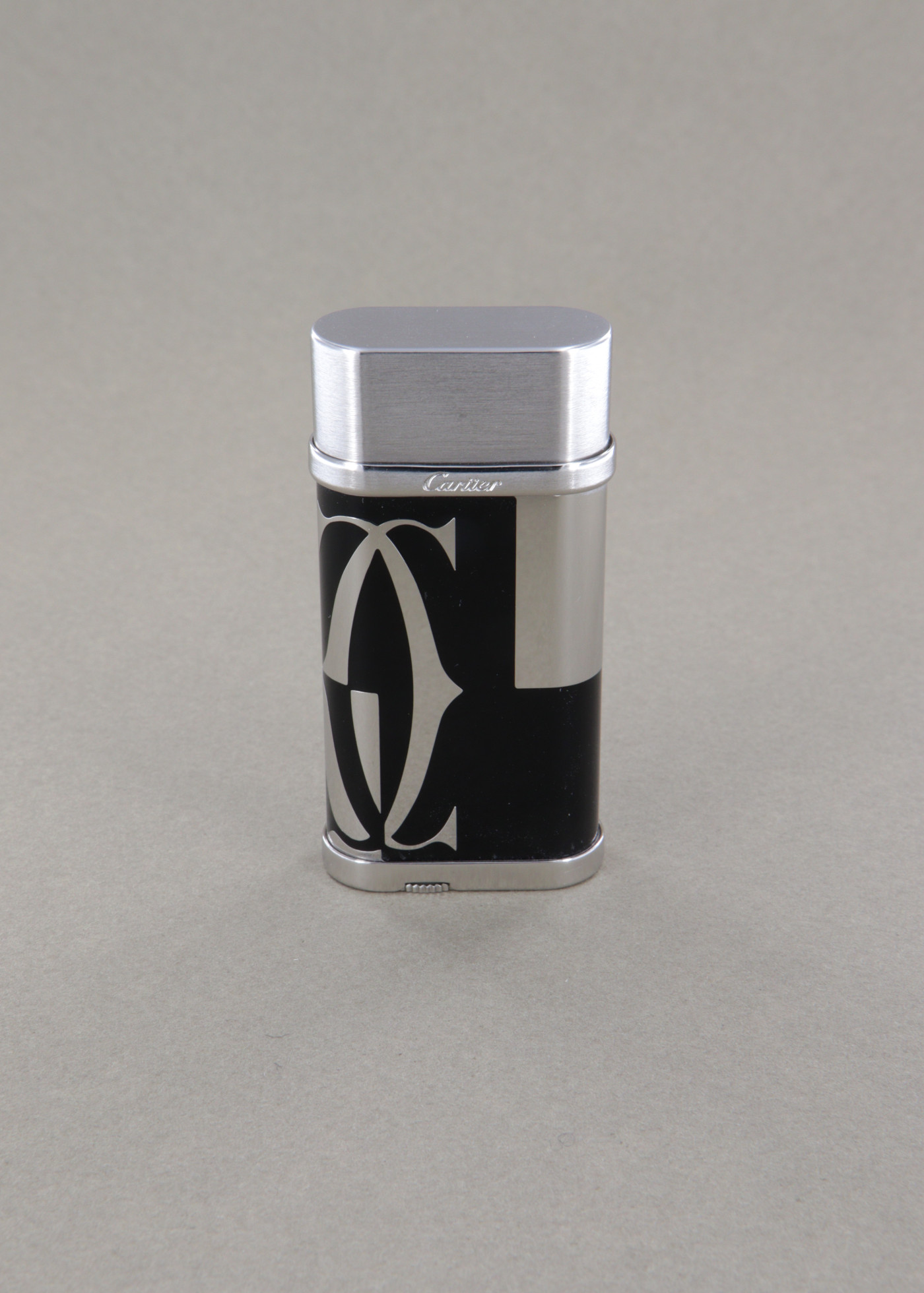 Cartier accendino ovale decoro logotype